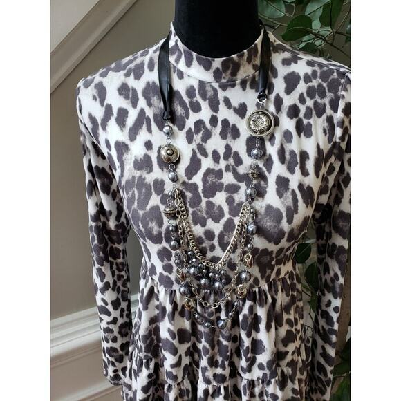 Carole Christian Blouse Top Womens Medium White Leopard Print Tiered Hem Stretch - Picture 6 of 10